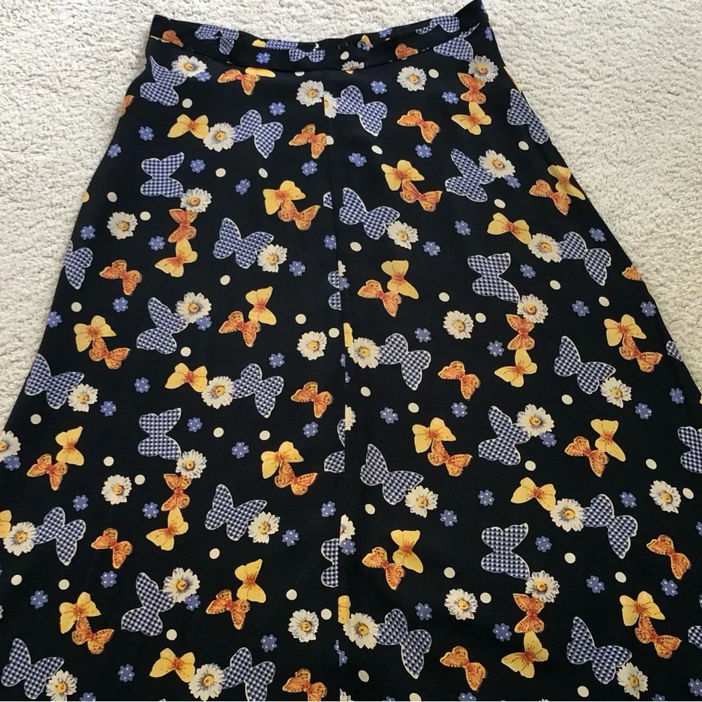 Butterflies & Daisies Skirt - buttons down the front, just as pretty as can be! - Picture 4 of 10